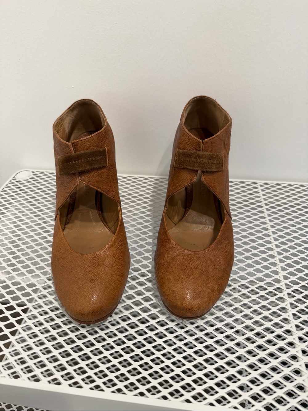 Chloe Brown Leather Cross-Strap Heels